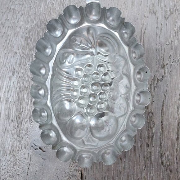 Vintage Wall Decor - Aluminum Dessert Pudding/Gelatin Molds (x2) - Picture 3 of 7